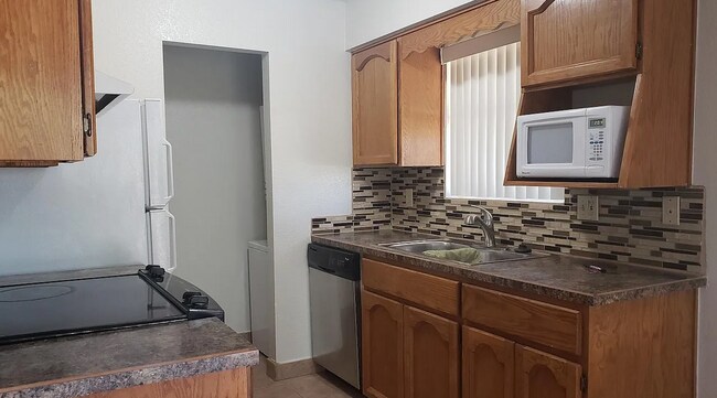 Foto del edificio - Beautiful 2-bedroom, 2-bath condo in the highly desirable Quail Run community!
