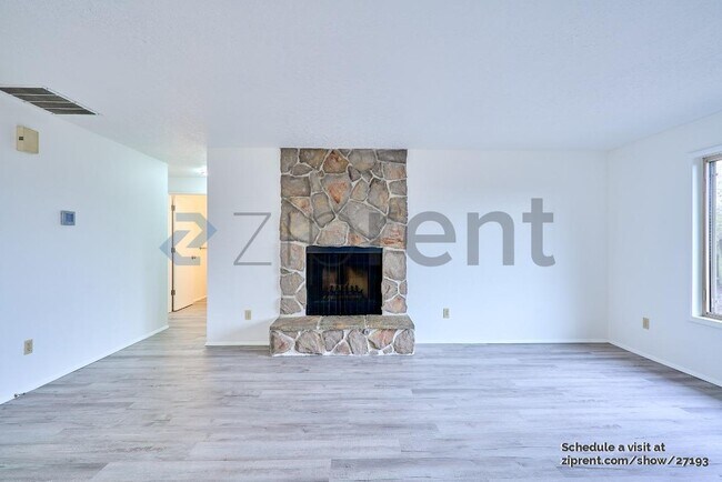 Building Photo - 4547 NW Tumalo Ct