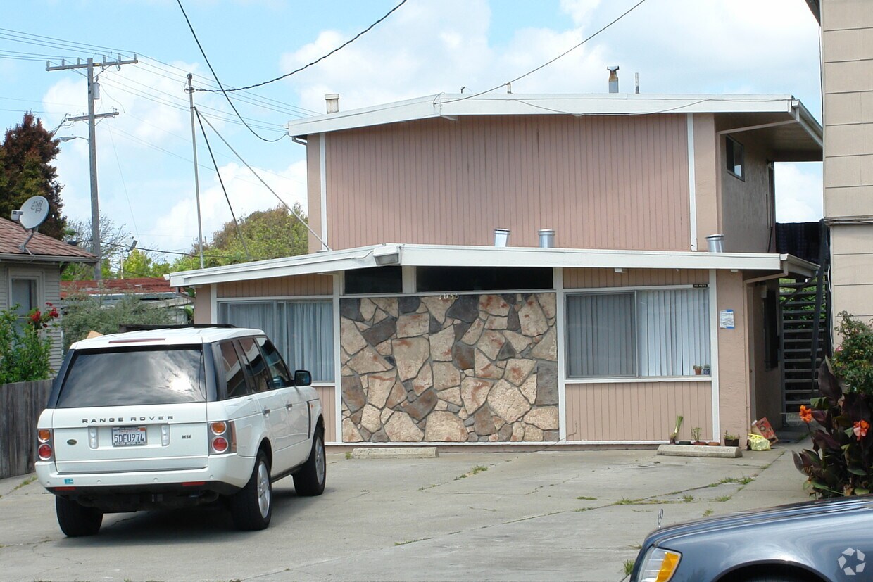Primary Photo - 1035 Cedar St