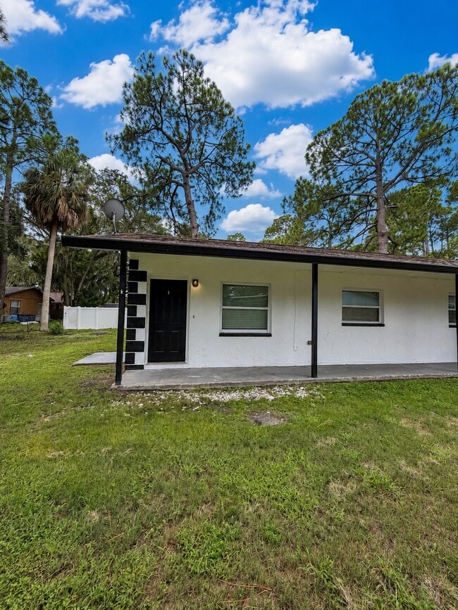 Building Photo - 7132 Oakwood Dr