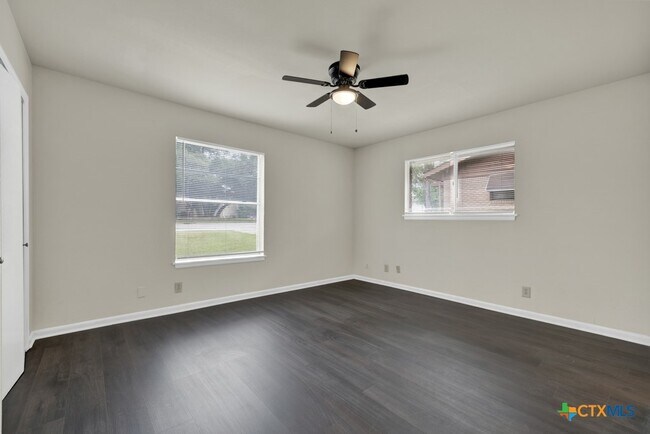 Foto del edificio - 334 Craddock Ave