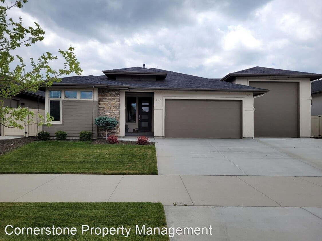 Primary Photo - 3 br, 2 bath House - 455 E. Crest Ridge Dr.