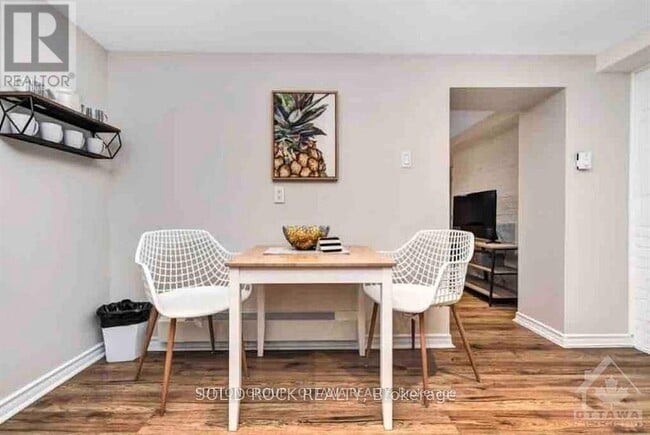 Building Photo - 28 Aylmer Ave