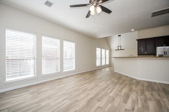 Building Photo - 139 Skycrest Dr