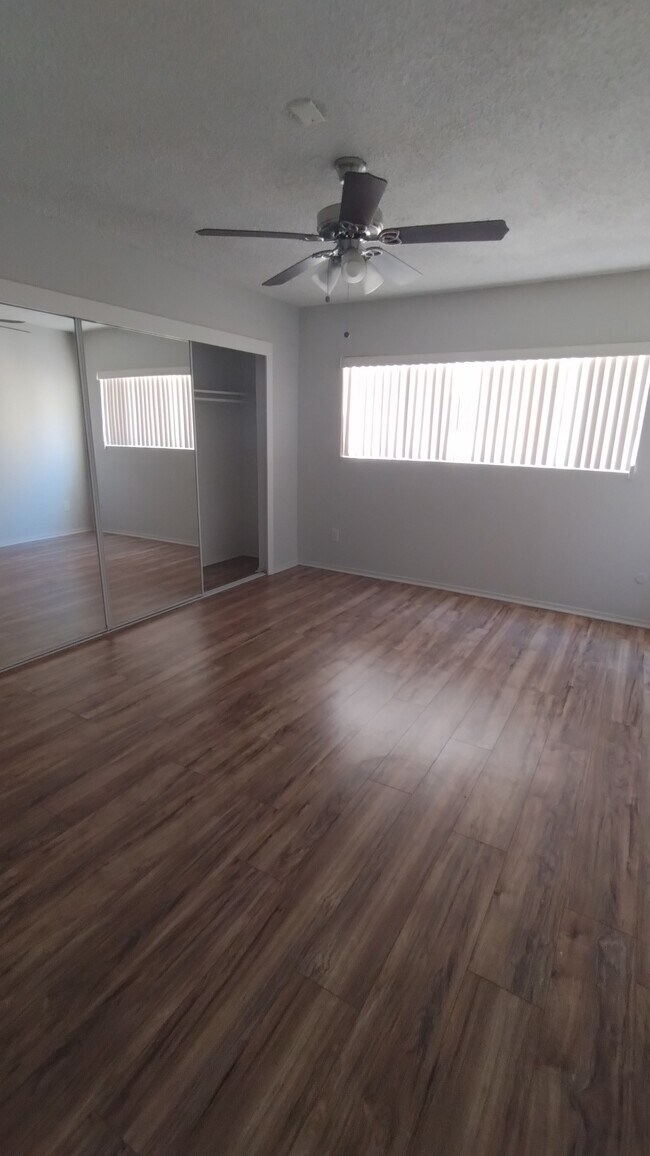 6551 De Soto Ave, Canoga Park, CA 91303 Apartments in Canoga Park, CA