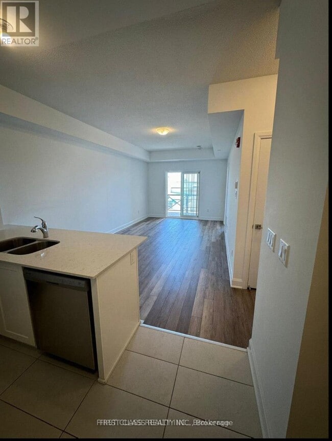 Building Photo - 50-450 Lakebreeze Dr