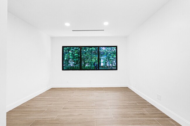 Foto del edificio - 10618 NE 11th Ave