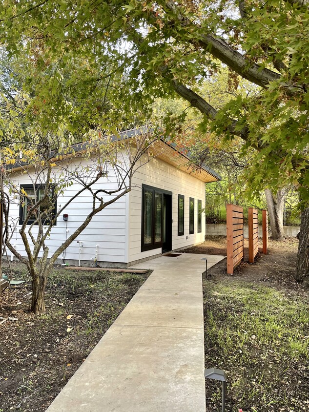 Primary Photo - 1813 Newell Ave