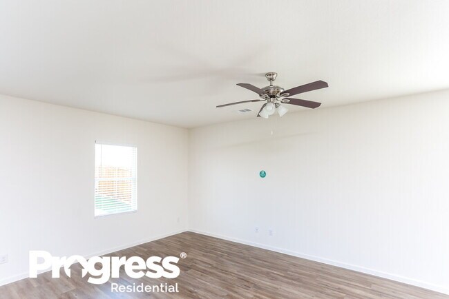 Building Photo - 574 Crestridge Dr