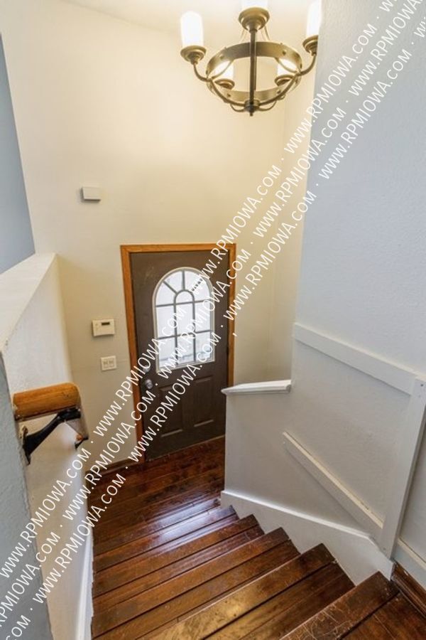 Building Photo - LARGE PRIVATE YARD!! 3 Bedroom, 1 Bath Hom...