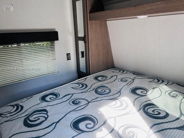 Foto del edificio - 1543 NE 144th St