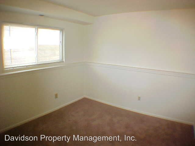 Building Photo - 670 W Van Buren St