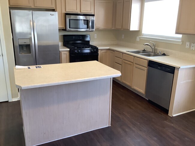 Foto del edificio - 7623 Banyon Ave NW