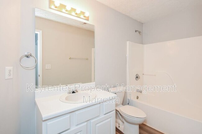 Building Photo - 4819 Lake Park Terrace