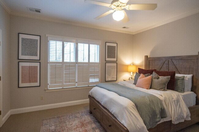 Building Photo - 525 Rienzi Dr