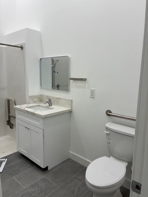 Building Photo - 447 W 74th St