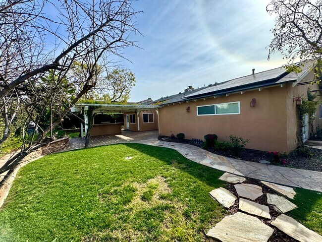 Foto del edificio - COMING SOON- North Claremont Home