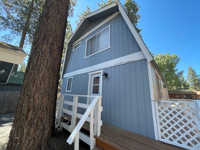Building Photo - Two Bedroom with garage!