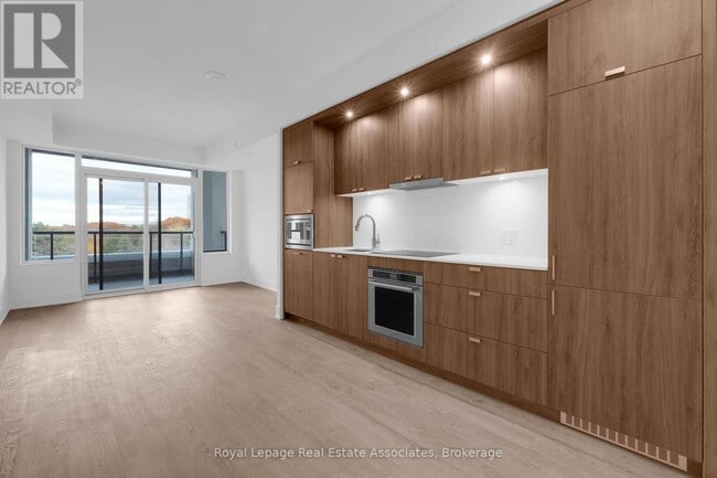 Building Photo - 259 The Kingsway