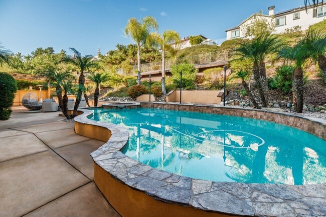 Foto del edificio - Luxurious home in the Westcliffe Community of San Elijo Approx. 4181sq feet that includes pool/sp...