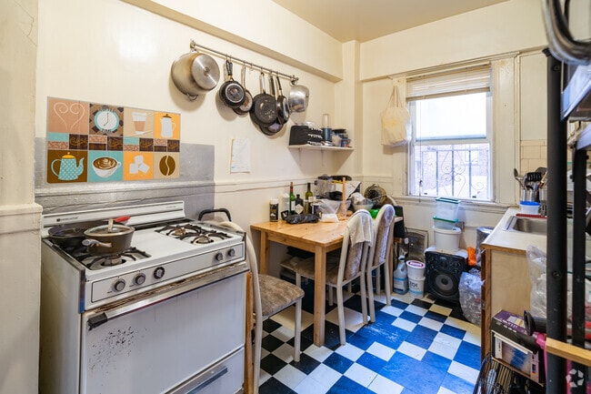 Kitchen - 620 Eddy St