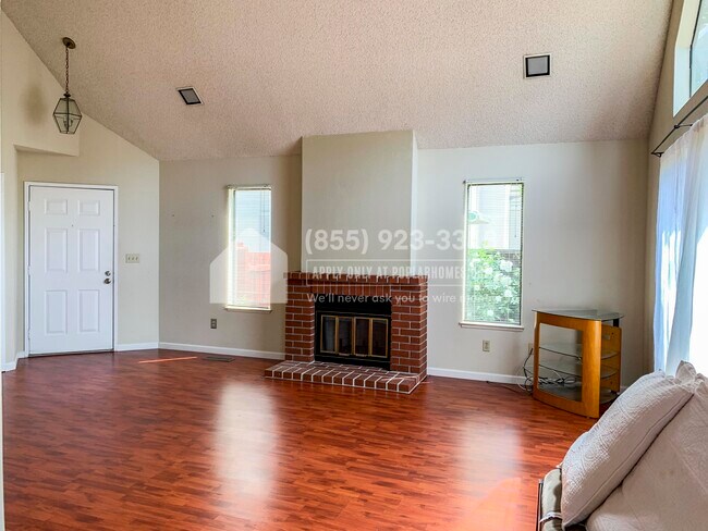Building Photo - 444 Glenmoor Cir