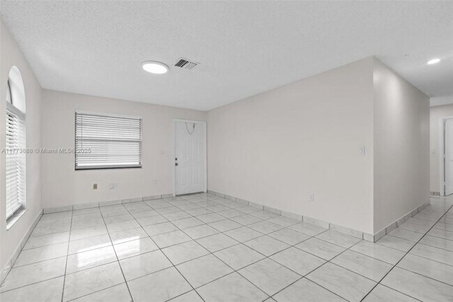 Foto del edificio - 3 bedroom in Hollywood FL 33021