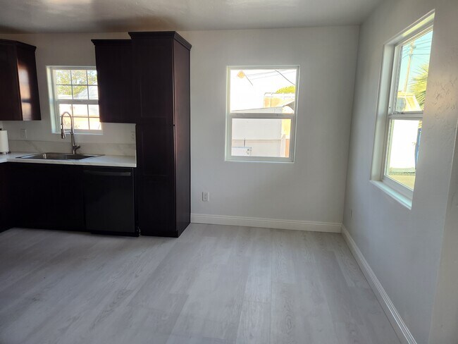 Building Photo - 461 Smith Ave