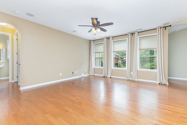 Foto del edificio - MOVE-IN READY!
