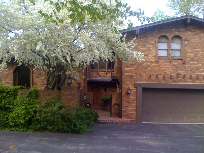 Building Photo - 15240 Marilyn Dr