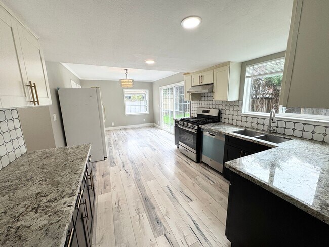 Building Photo - Gorgeous 5 Bedroom 2.5 Bath Fully Remodeled Single Family Home in North Livermore