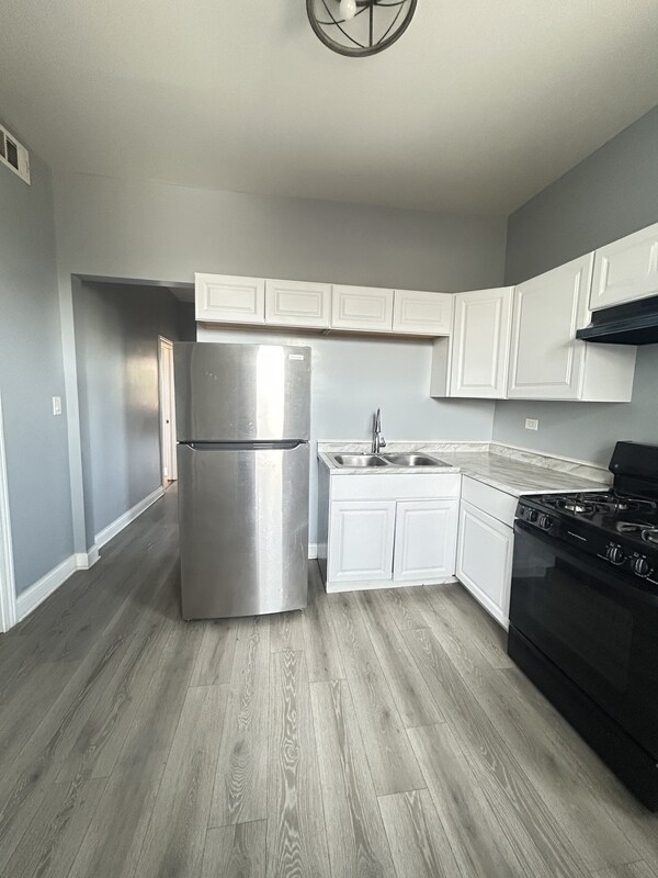 Foto del edificio - 6601 S Langley Ave