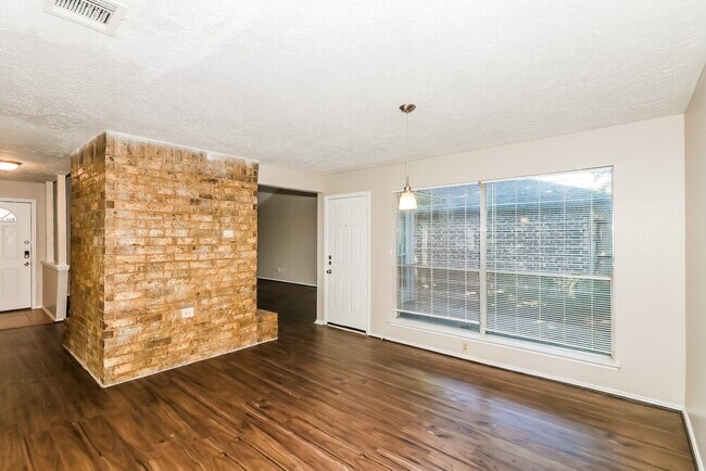 Building Photo - 15306 Evergreen Pl Dr