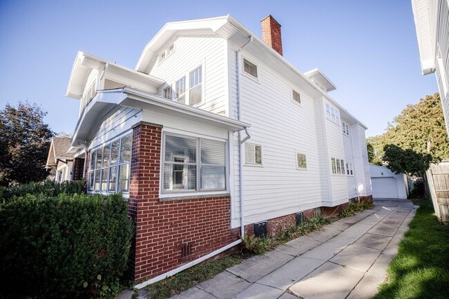 Foto del edificio - 1452 Rollins Rd