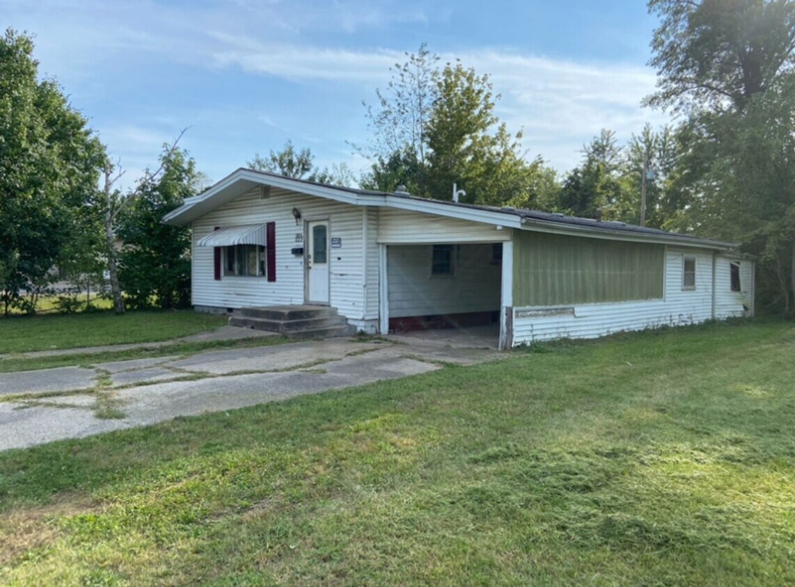 Primary Photo - Attached Carport! $390 Month / $600 Down