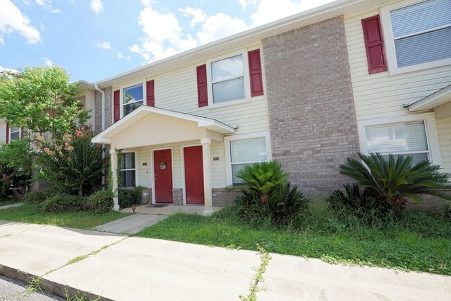 Building Photo - Two bed townhome in Bluewater with a Commu...