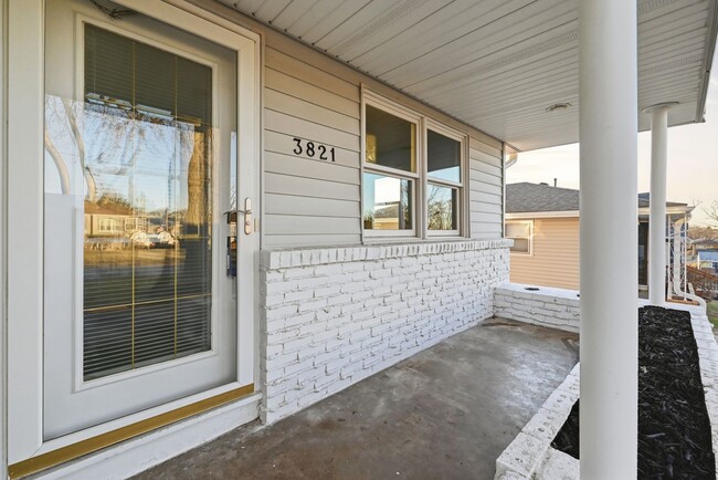 Building Photo - Fully remodeled 4 bed charmer
