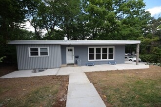 Building Photo - 303 Hillcrest Ave