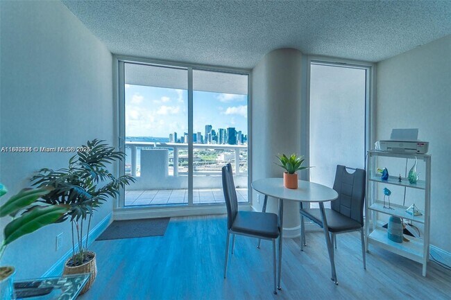 Building Photo - 1717 N Bayshore Dr