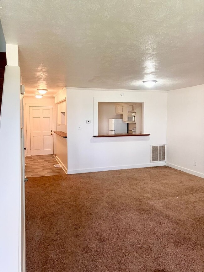 Building Photo - Eagle Lake Shore