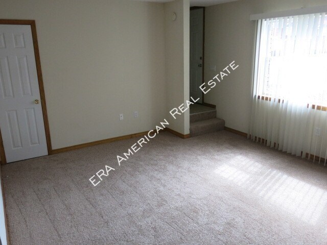 Foto del edificio - 2 Bedroom Townhome! Lawn Care Included!