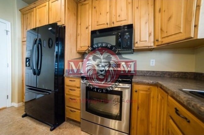 Building Photo - 3 Bd 2.5 Bath Condo 2 Car Garage