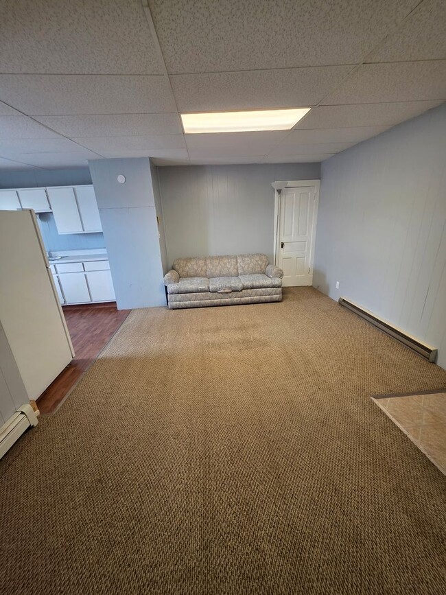 Building Photo - 110 E Canda St