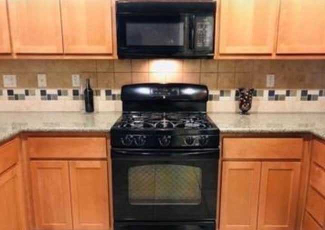 Building Photo - 700 Old Oak Ln