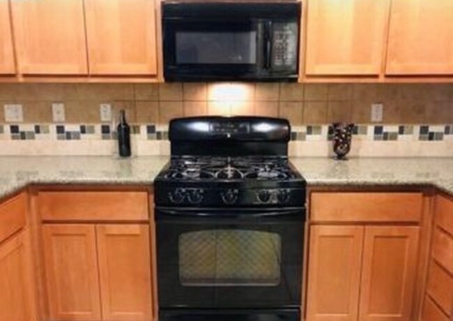 Foto del edificio - 700 Old Oak Ln