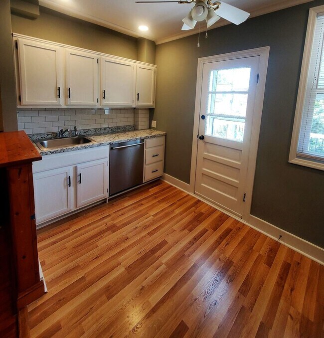 Foto del edificio - Charming 2 BR/1BA townhome in historic Hampden