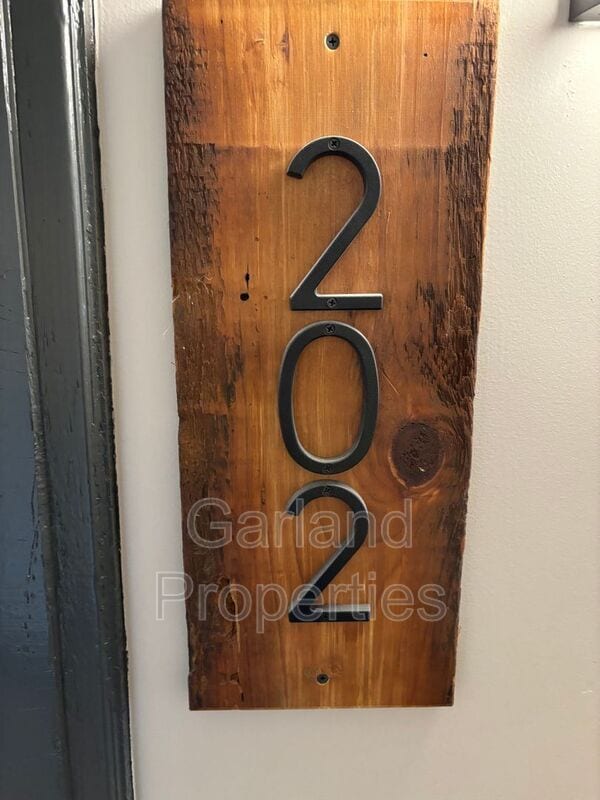 Foto principal - 73 W Main St