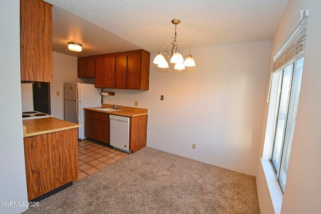 Building Photo - 400 S Saliman Rd