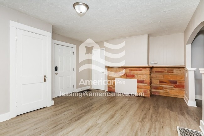 Foto del edificio - 329 Pointview Ave