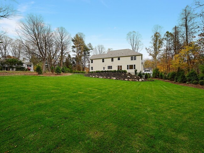Building Photo - 7 Hessian Dr